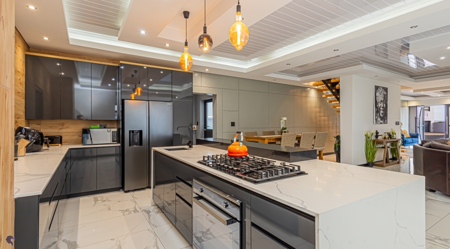 5 Bedroom Property for Sale in Calypso Beach Western Cape